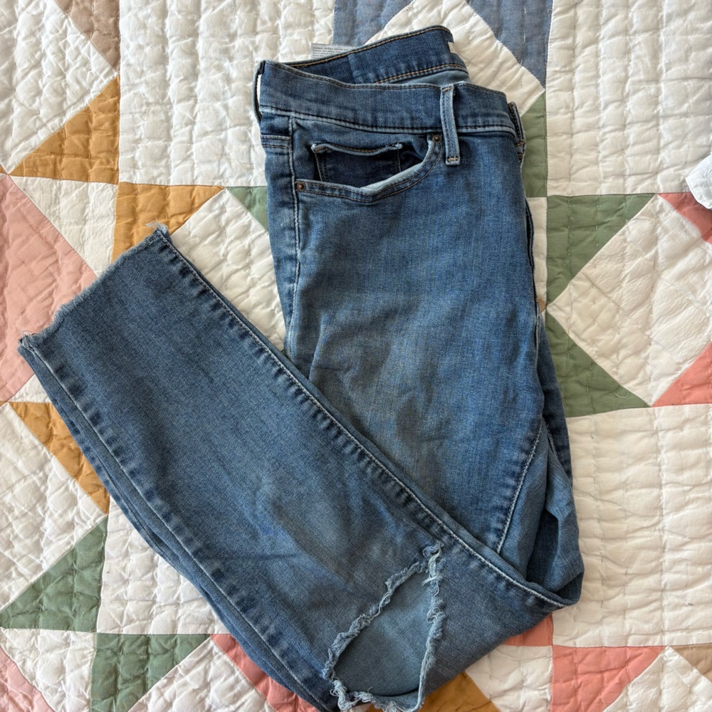 Levis Distressed Cropped Slimming Skinny 311 Jeans - Picture 2 of 4